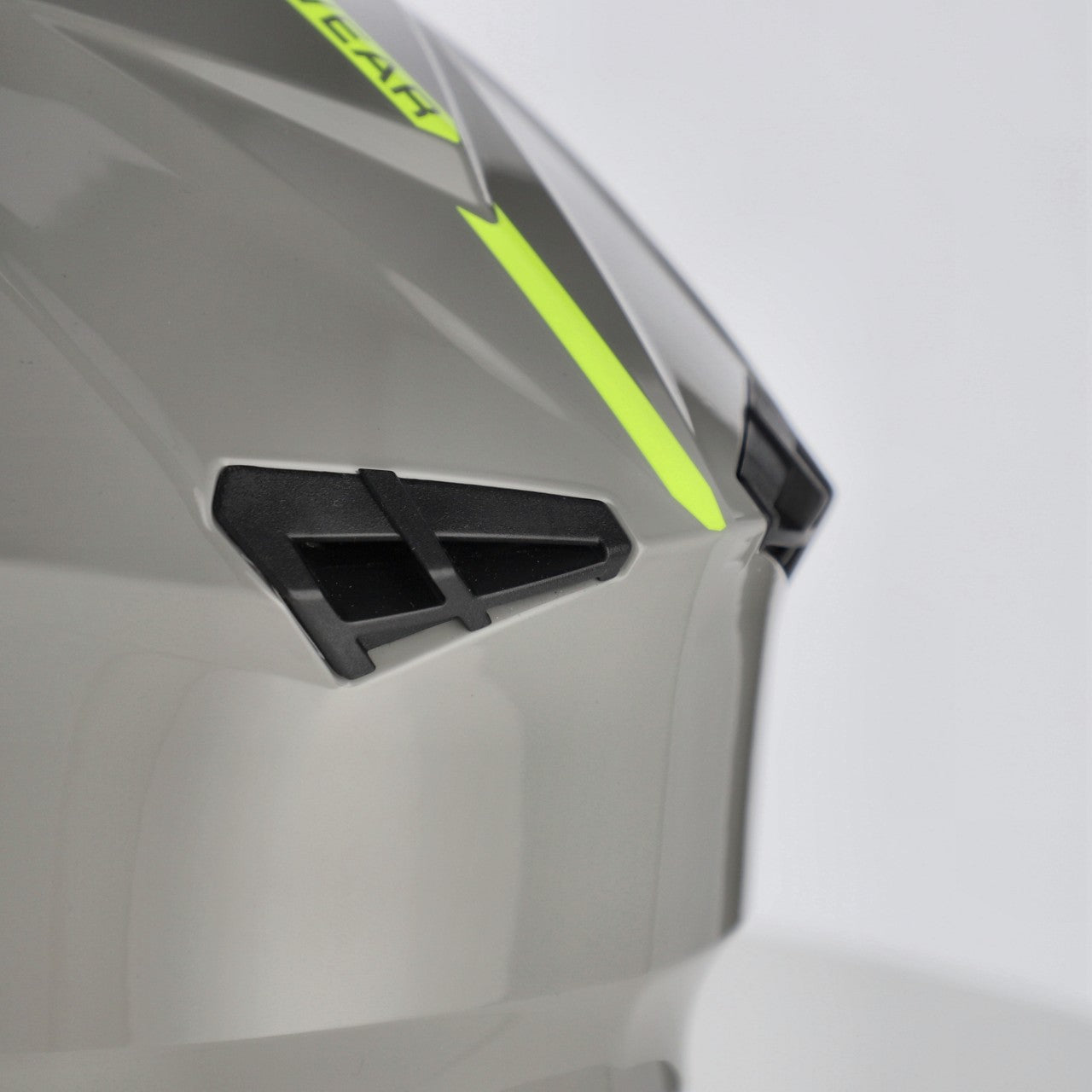 LINEAR 22-06 SOLID COLOR HELMET